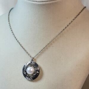 Opulenza Designs Elegant Pearl Filigree Pendant 925 Silver Necklace